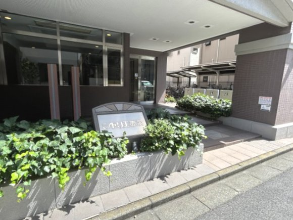 シャリエ赤羽のエントランス|日勤管理、修繕定期的に行い管理体制良好！