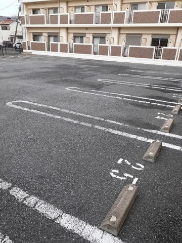 エルモソ　ピソの駐車場