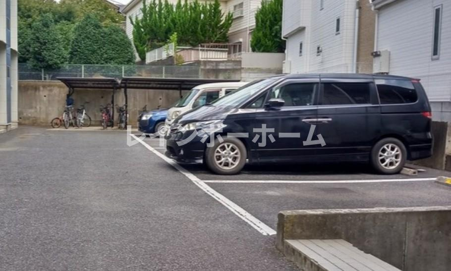 レオパレス下新倉Ａの駐車場