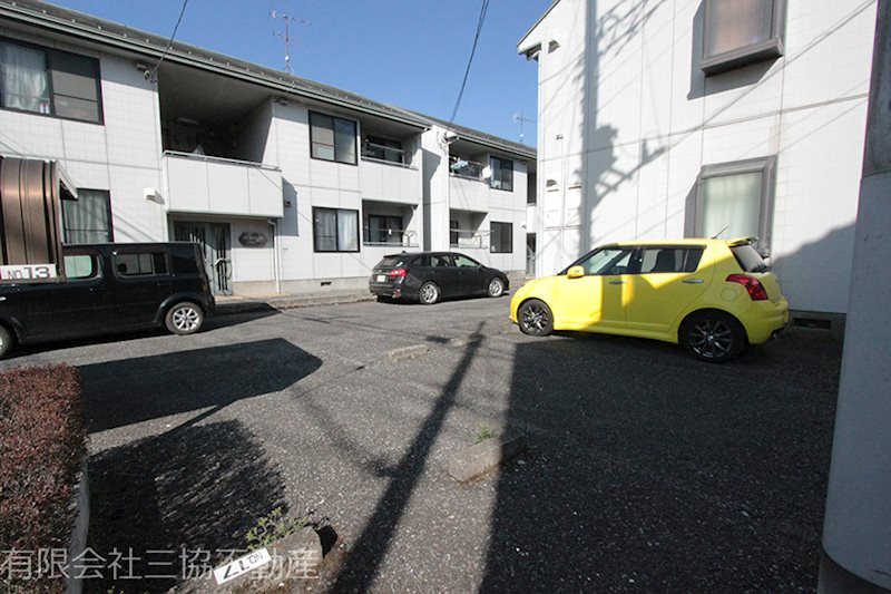 アド・ザックス本町5番館の外観|駐車場1台分付き（敷地外になる場合もございます）