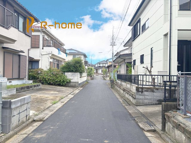 取手市新取手1丁目2期　新築戸建て　1号棟の前面道路含む現地写真|『今から見たい！』大歓迎です♪
お気軽にＲ－ｈomeまでお問い合わせください。