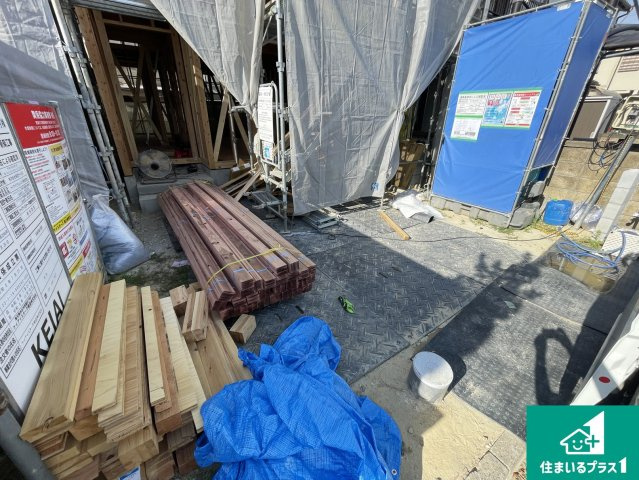 木津川市木津南後背　第1期　新築一戸建ての前面道路含む現地写真|現在の進捗状況です！順調に作業進行中、完成が待ち遠しいです！詳細の間取り等、お気軽にお問い合わせください！
