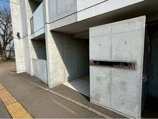 【エントランス】ラフィナート 