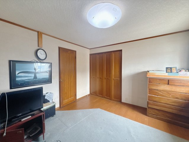 【中古戸建】羽生市大字上新郷の洋室|■洋室｜ナチュラルカラーの床です。模様替えなどとても楽しく工夫できます♪陽当たり、風通しもとても良いので毎日快適な生活スタートです！