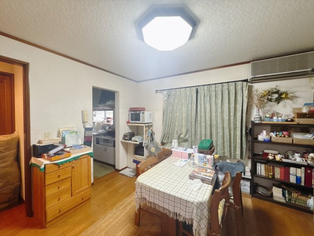 【中古戸建】羽生市大字上新郷の居間・リビング|■ダイニング｜出来上がった料理を運びやすいダイニング♪お料理中も家族との会話がはずみます♪