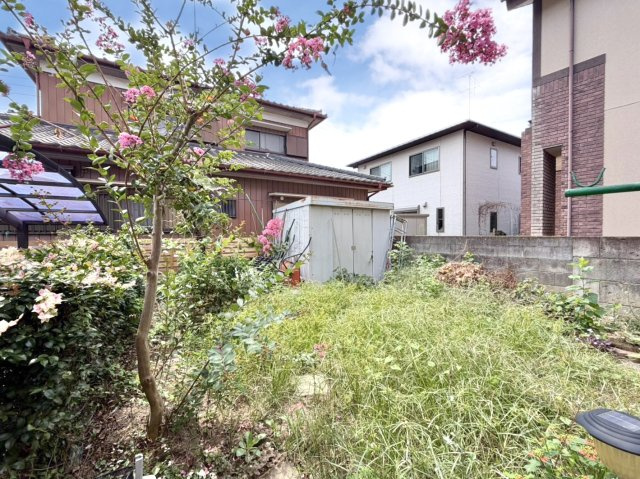 【中古戸建】羽生市大字上新郷の庭|■庭｜お庭から季節の移ろいを感じることが出来ます♪一年中飽きることなく住みながら楽しめる住まいです♪