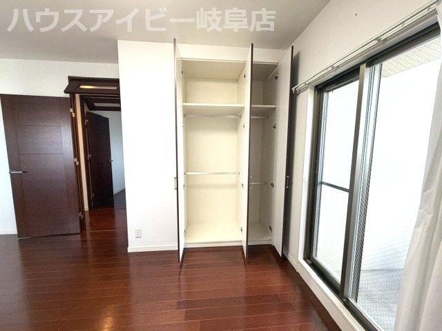 モアグレース西岐阜Ⅱ4階角部屋！お風呂の窓・勝手口あります♪ペット飼育可能なマンション！2匹まで！の洋室|モアグレース西岐阜Ⅱ4階角部屋！お風呂の窓・勝手口あります♪ペット飼育可能なマンション！2匹まで！
