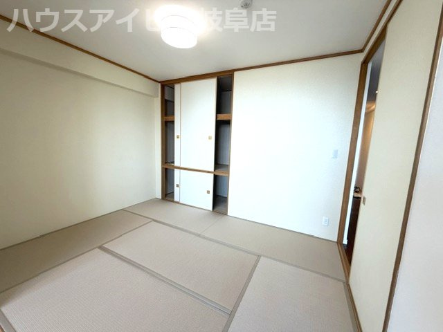 モアグレース西岐阜Ⅱ4階角部屋！お風呂の窓・勝手口あります♪ペット飼育可能なマンション！2匹まで！の和室|モアグレース西岐阜Ⅱ4階角部屋！お風呂の窓・勝手口あります♪ペット飼育可能なマンション！2匹まで！