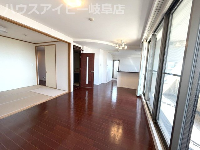【居間・リビング】の画像