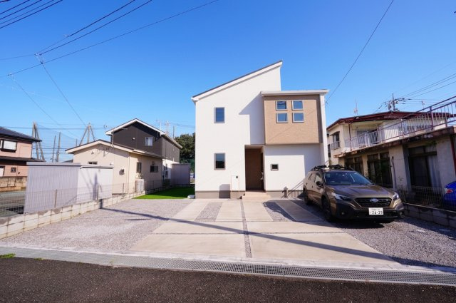 新築　前橋市駒形町3期　GRAFARE　１号棟の駐車場|現地写真　駐車スペースは並列4台分可能です！
