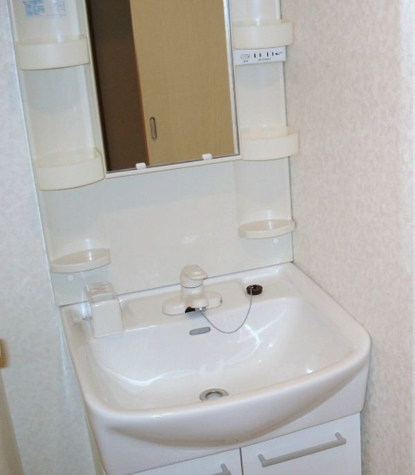バレンティア赤羽の洗面所|広い洗面スペース