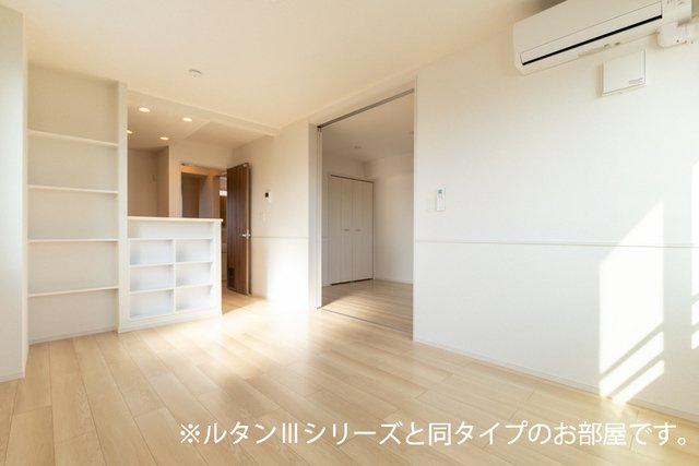 ラヴィアンローズの居間・リビング