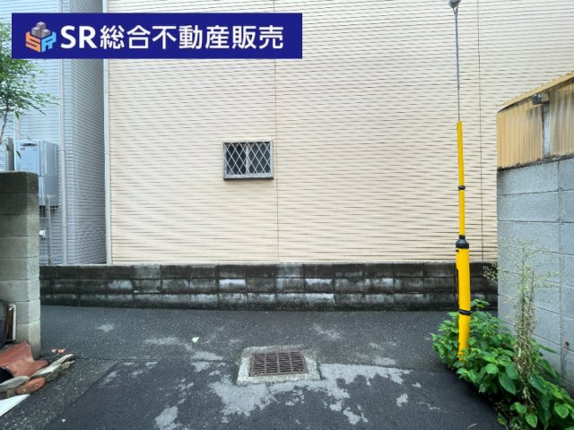 大蓮東5丁目中古戸建の前面道路含む現地写真|弊社は、工務店と関係強化を徹底し、世界情勢やナフサショックの影響を受けずに材料確保を行い、納期も遅れることがございませんので、心配ご無用です！お気軽にご相談下さい。