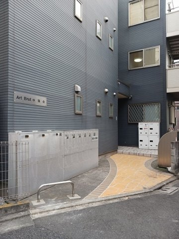ＡｒｔＢｒｕｔ中落合のエントランス|毎日通るエントランスはこのようになっています