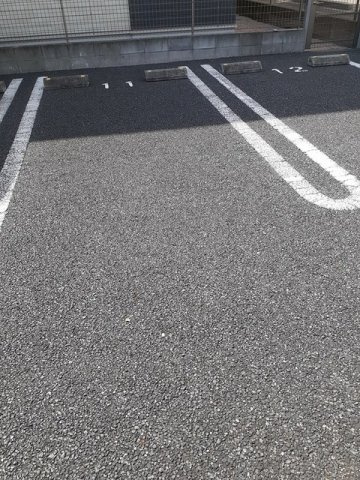 ルミエールの駐車場