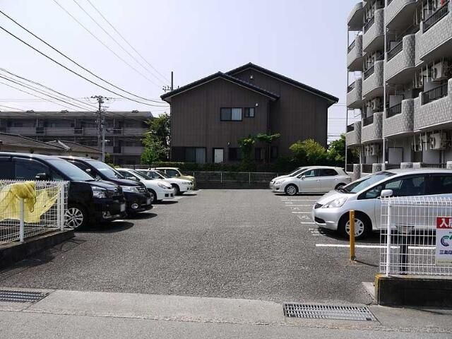 ウィンズ２１の駐車場