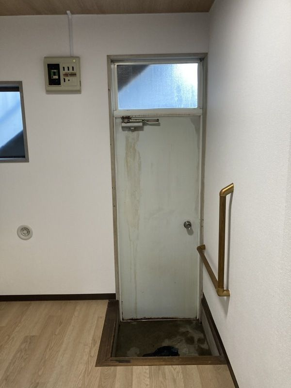 NestOkuboの玄関