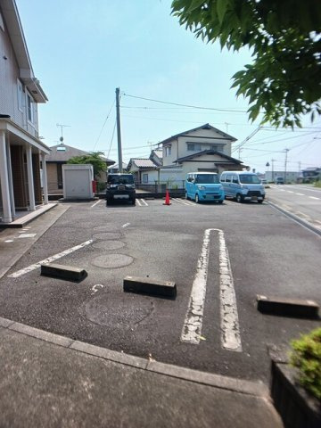 ジョワエスポワールの駐車場