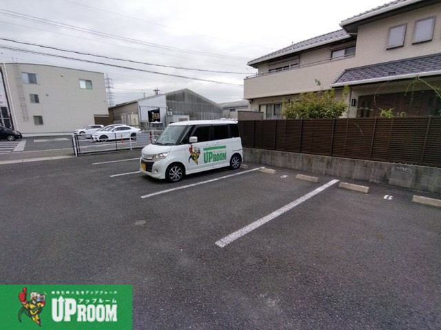 レジデンスマーサの駐車場