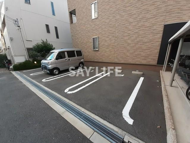 ミルクールの駐車場