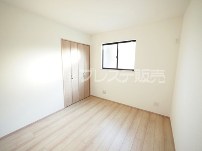 【洋室】 | 生駒市真弓２丁目の新築一戸建 全２区画 | 現地写真（Ａ号地２階洋室）