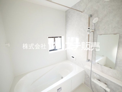 【浴室】 | 生駒市真弓２丁目の新築一戸建 全２区画 | 現地写真（Ａ号地浴室）浴室暖房乾燥機を標準装備！