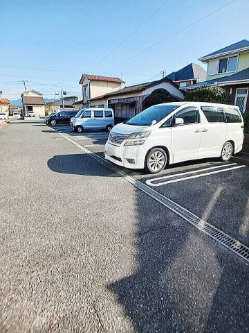 エクセラン原の駐車場