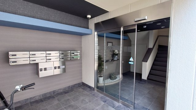 東園田マンションのエントランス