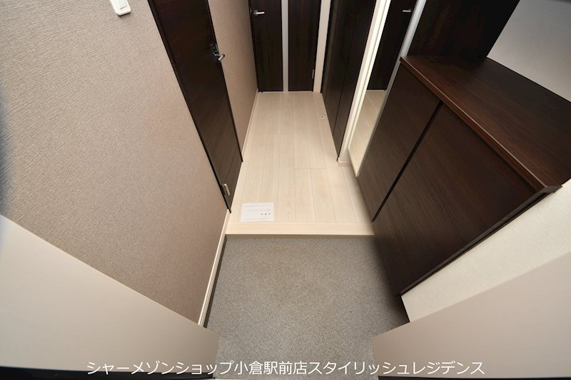 内山神岳ビルの玄関