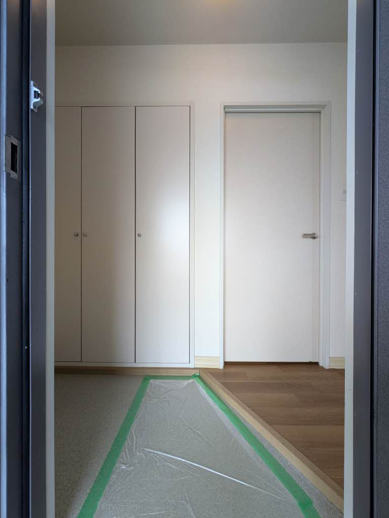 オークス　参番館の玄関