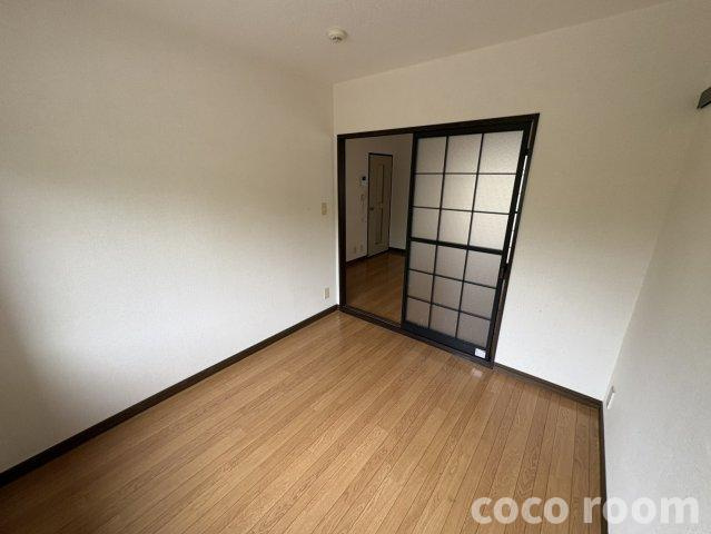 アメーヌ青葉の洋室