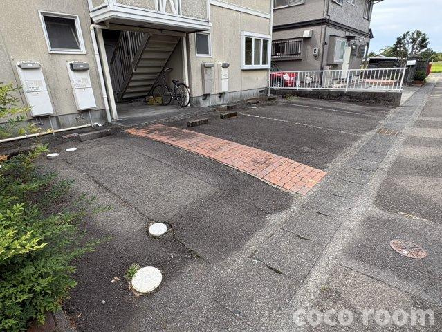 アメーヌ青葉の駐車場