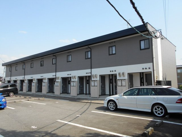 レオパレスクレストンの外観
