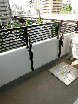 中央区日本橋本町４丁目の賃貸マンションのバルコニー