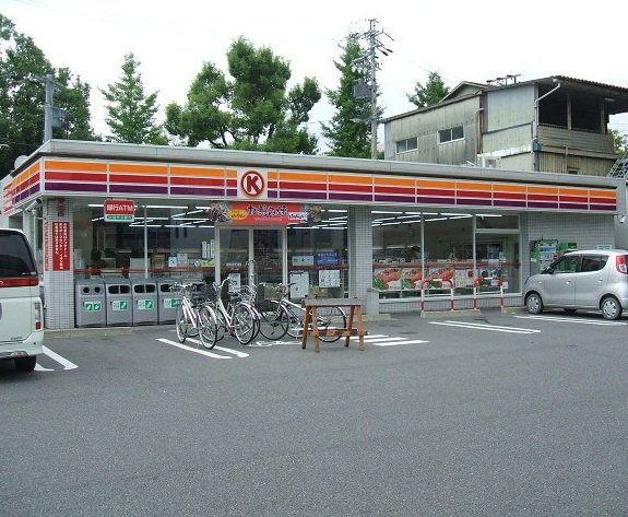 レオネクスト東館の周辺|コンビニ　徒歩10分　750ｍ