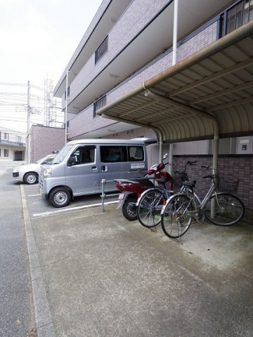 アベニューゆりの木Ⅱの駐車場