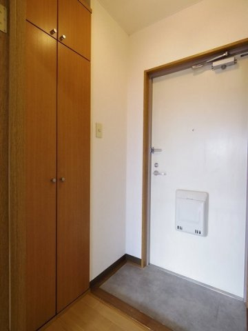 アベニューゆりの木Ⅱの玄関