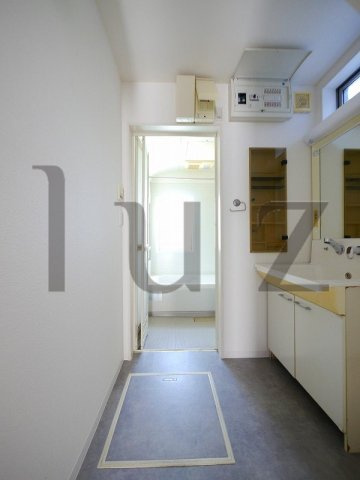 横浜市法泉戸建の洗面所