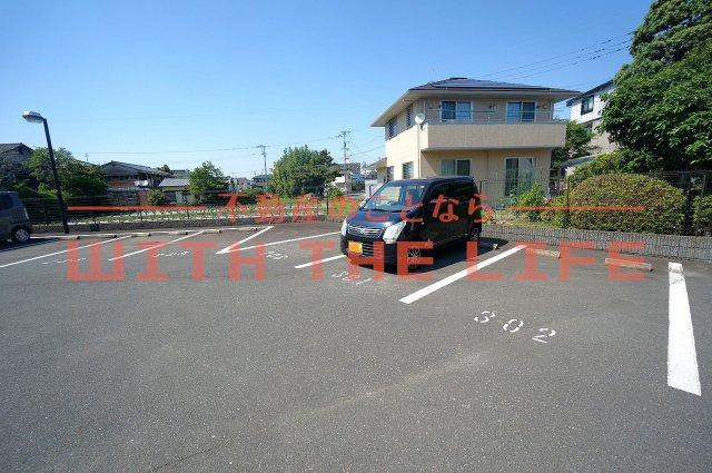 ヴェルドミール湯乃坂【10,000円キャッシュバック対象物件】の駐車場|車をお持ちの方に嬉しい駐車場付きの物件です