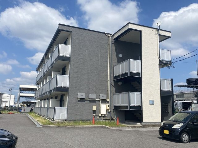 レオパレスフアモの外観