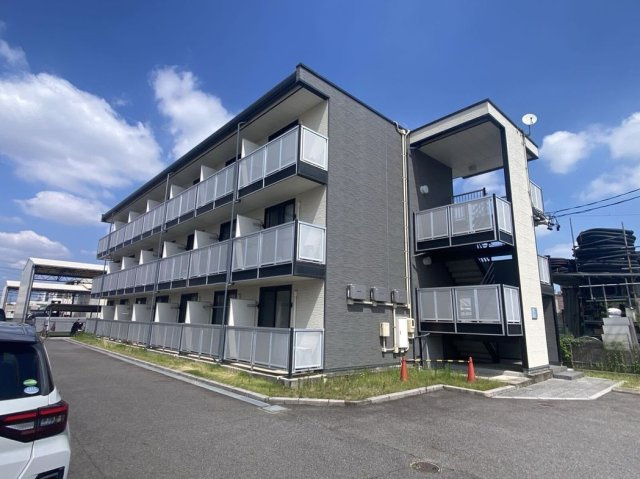 レオパレスフアモの外観
