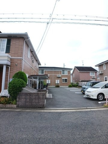 クリスタルコートヴァイオレットの駐車場