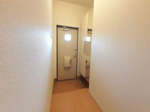 メゾン　ド　ルネの玄関