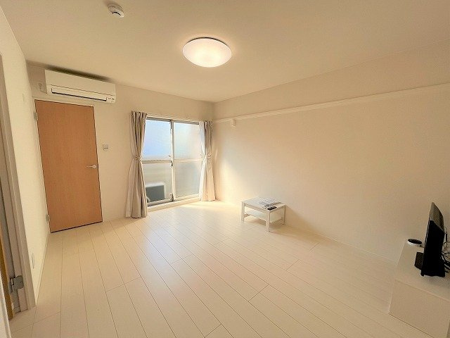 クレイノＨＩＧＡＳＨＩＮＯの居間・リビング