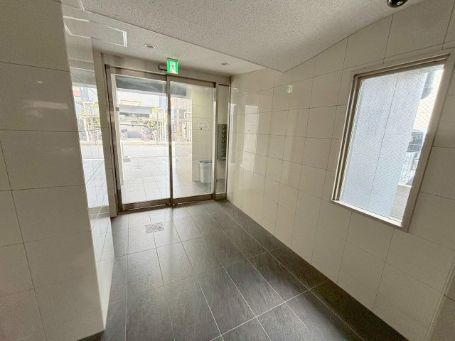 グランパシフィック木川東のエントランス