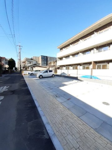 コンフォール中神の駐車場