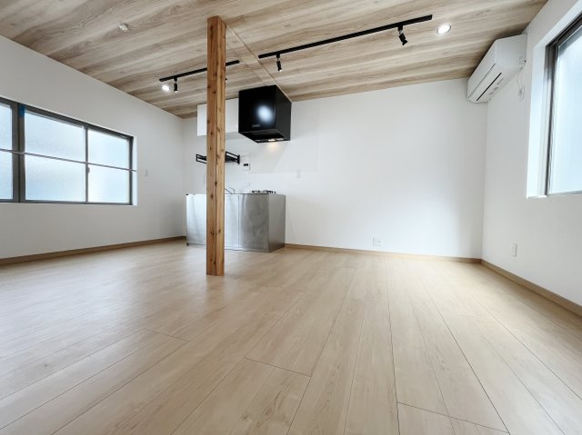 練馬区貫井5丁目の居間・リビング|新規フルリフォーム戸建につき快適に新生活のスタートができます
面倒なリフォームの手間・コストゼロ
すぐに入居できる即引渡し可能な戸建です