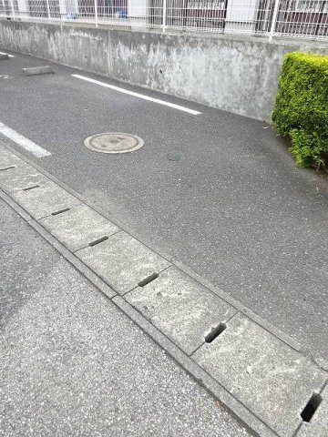 パークサイドヒルズの駐車場