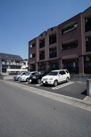 ブルースカイヒルズⅡの駐車場