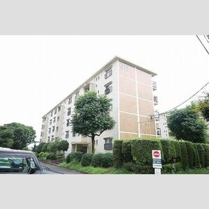 江南団地212棟204号室の外観